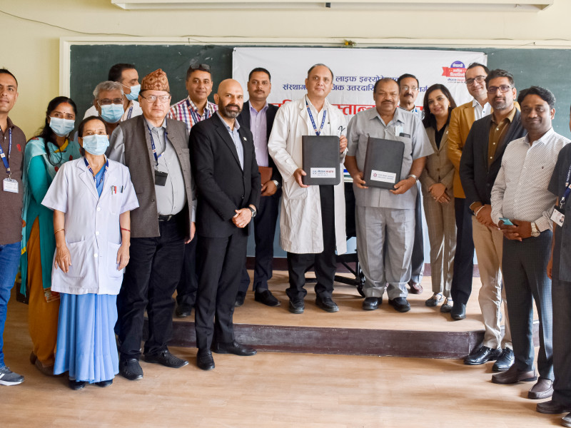 नेपाल लाइफ इन्स्योरेन्सद्वारा त्रिवि शिक्षण अस्पताललाई  १०० वटा ह्वील चियर हस्तान्तरण